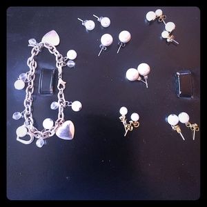 6 Costume pearl earrings and 1bracelet